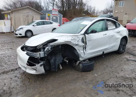 2022 Tesla Model 3 Long Range Dual Motor All-Wheel Drive z USA, uszkodzony, nr VIN 5YJ3E1EB5NF115071